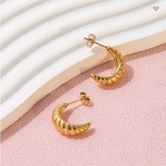 Popular 18K Gold WATERPROOF CROISSANT HOOP EARRINGS lovely gold huggie earrings - Picture 7 of 11